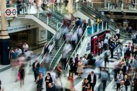 高中第五册第二单元编写寓言故事或科幻小说作文：看不见的